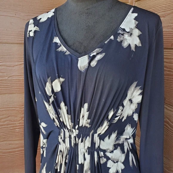 Simply Vera Vera Wang NWOT Black and Cream Floral Long Sleeve Stretchy Dress - Picture 10 of 13